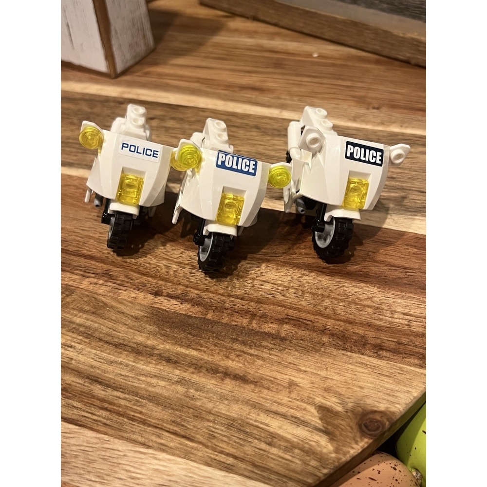 3 LEGO Motorcycle Police white for minifigures (1 Missing Lights) EUC See Pics